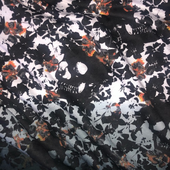 SKULL LEAF GUESS - Picture 3 of 5